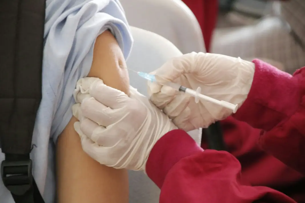 Vacuna de la gripe en Emiratos: por qué septiembre es el mes clave para tu familia vacuna de la gripe Emiratos