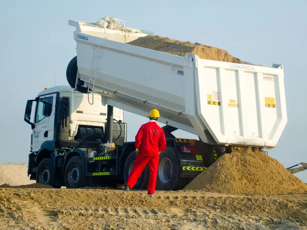 Accidente laboral: qué cubre el contrato emiratí frente a las 498 muertes de España accidente laboral EAU