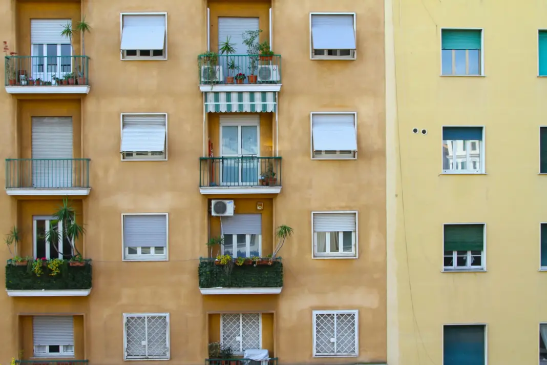 El FMI urge más vivienda: así tributa tu alquiler no residente en España si vives en EAU IRNR alquiler