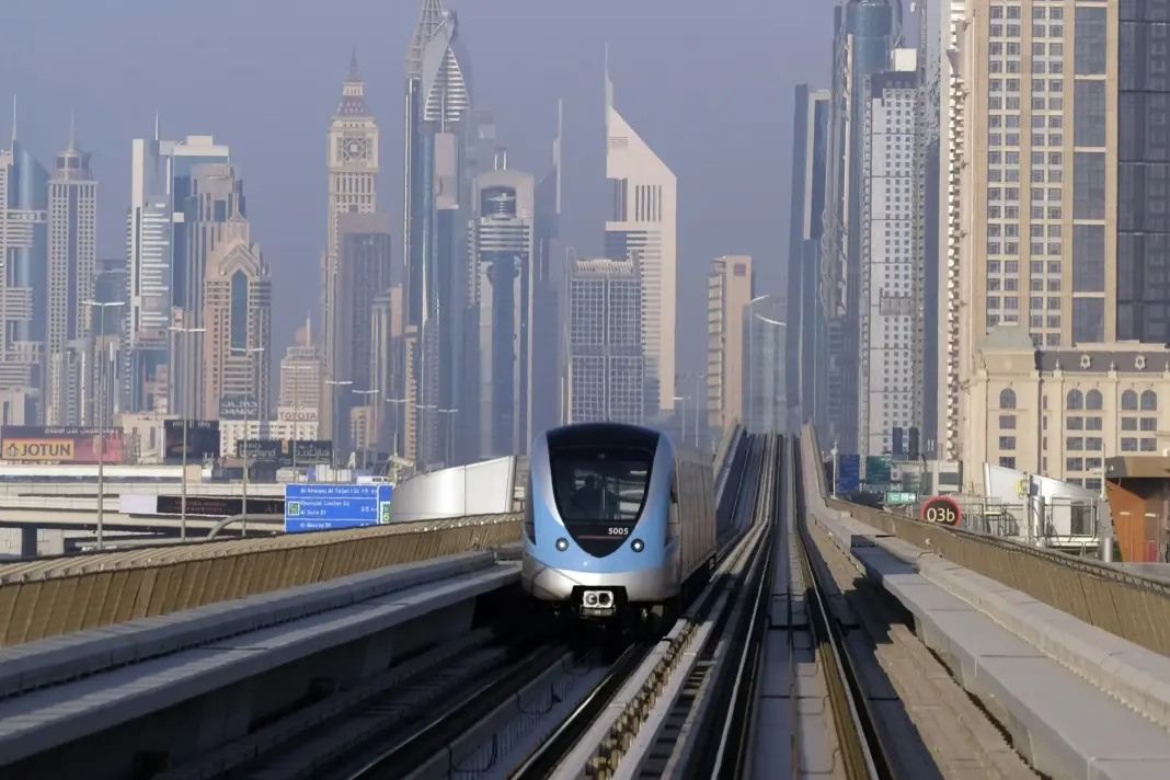 Nuevo puente peatonal en Dubái: Etihad Rail ya conecta con el metro y los buses de Sharjah Etihad Rail Dubái