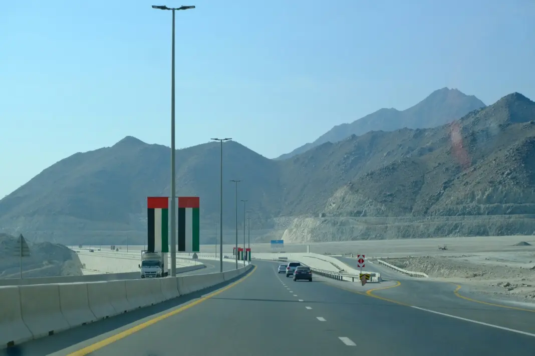 El límite de velocidad en Fujairah baja a 100 km/h: lo que cambia hacia Khorfakkan límite de velocidad Fujairah