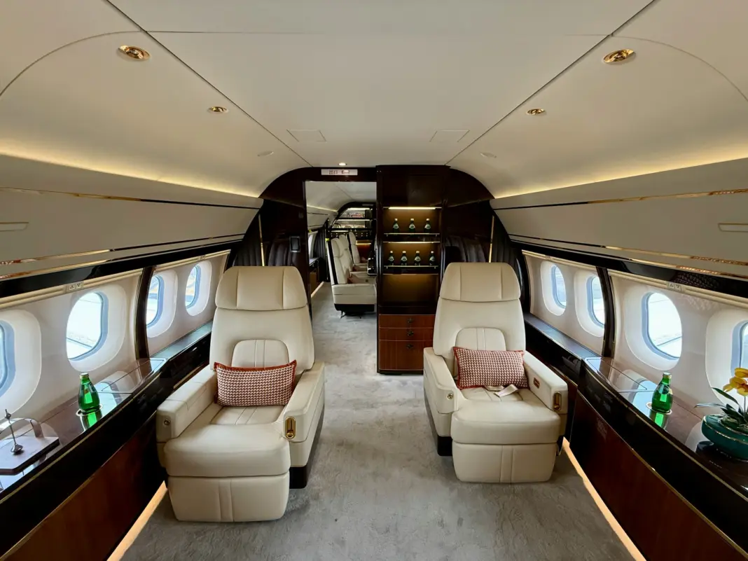 Lujos a bordo Emirates Etihad: qué incluye el precio y qué se paga aparte lujos a bordo Emirates Etihad
