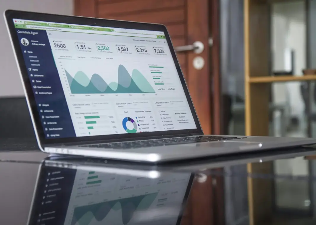 Trabajo junior en Dubái: MBA, hostelería y los sueldos que las empresas no publican perfiles business analysis Dubái