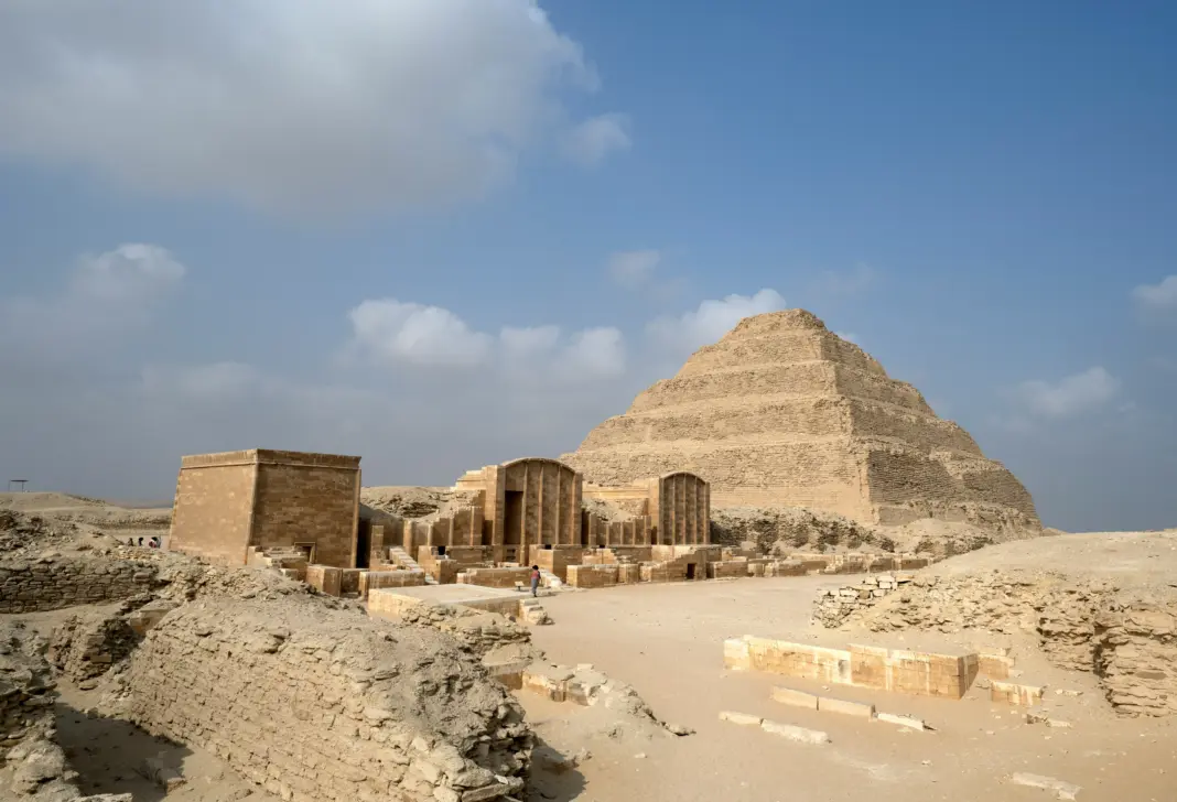 Miles de tumbas antiguas en Emiratos: el mapa que reconstruye la vida antes del Islam tumbas antiguas Emiratos